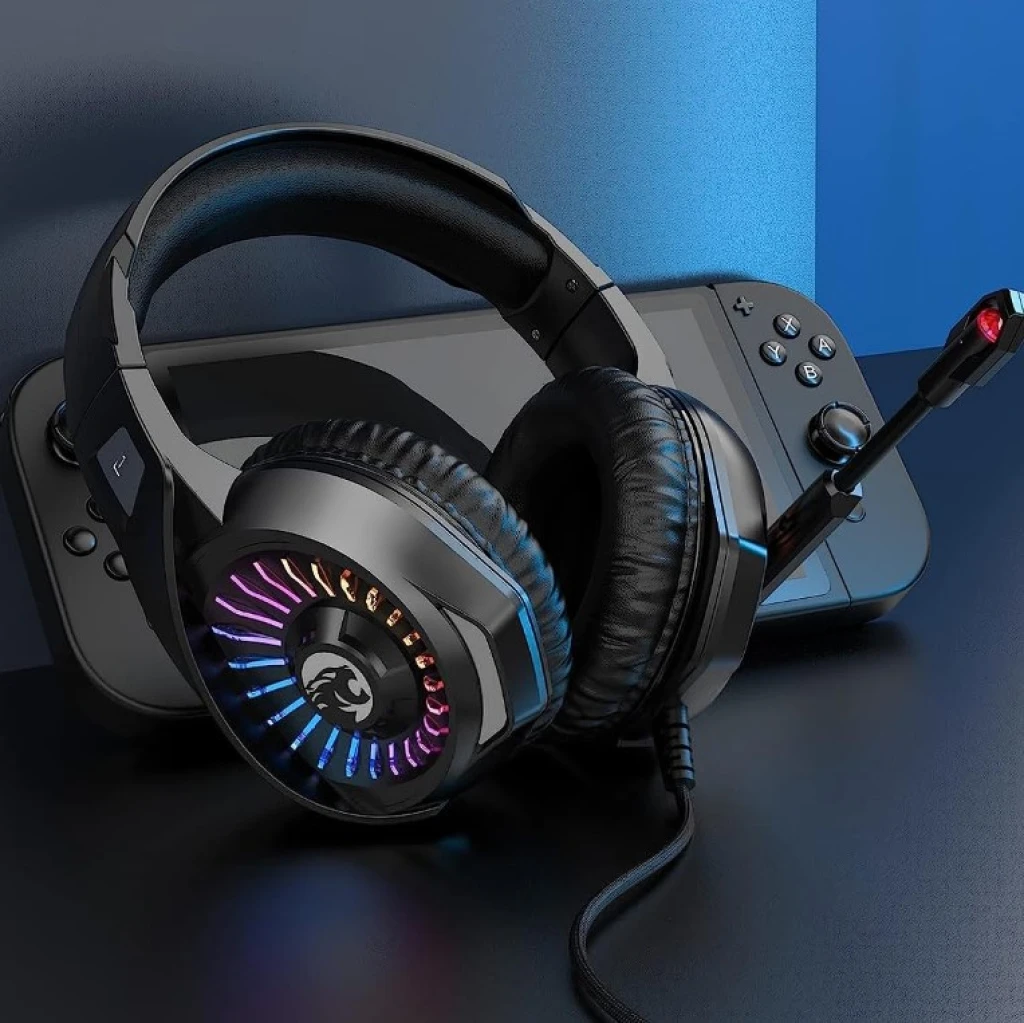 Gaming headset with microphone